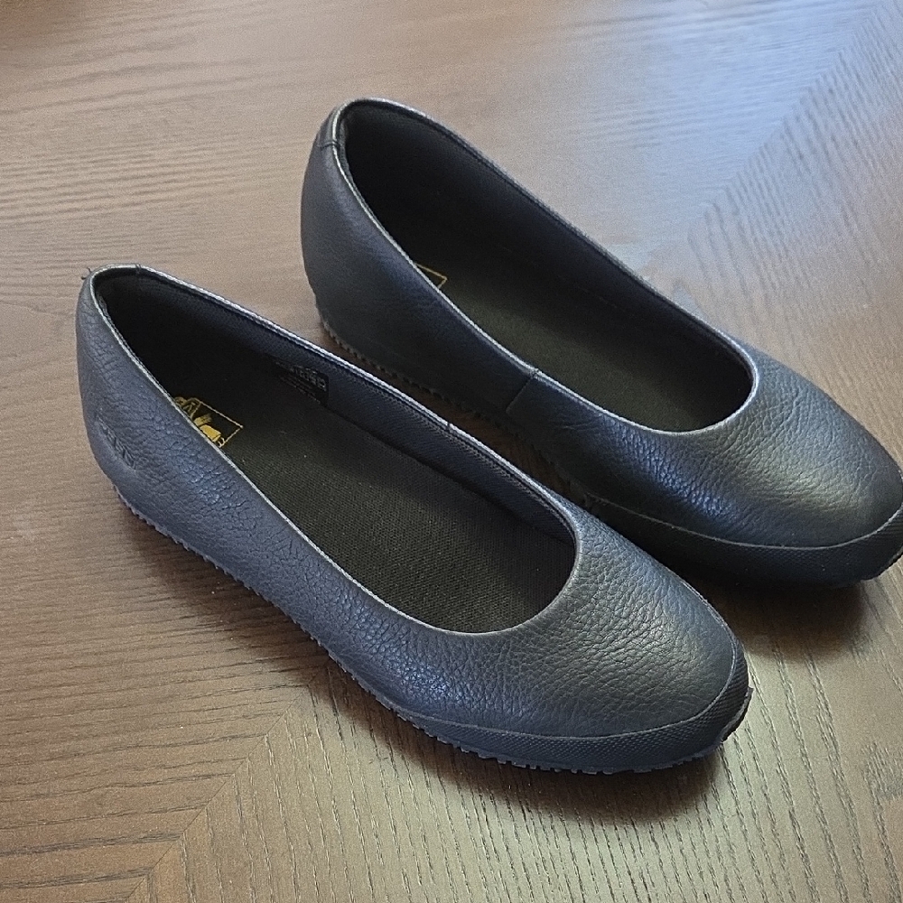 Keen Kanteen Women's Black  Slip-On Ballet Flats